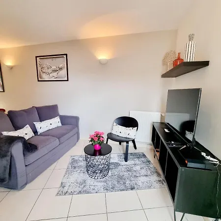 Coquette Maison De Calme Avec Patio Apartment