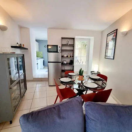 Coquette Maison De Calme Avec Patio